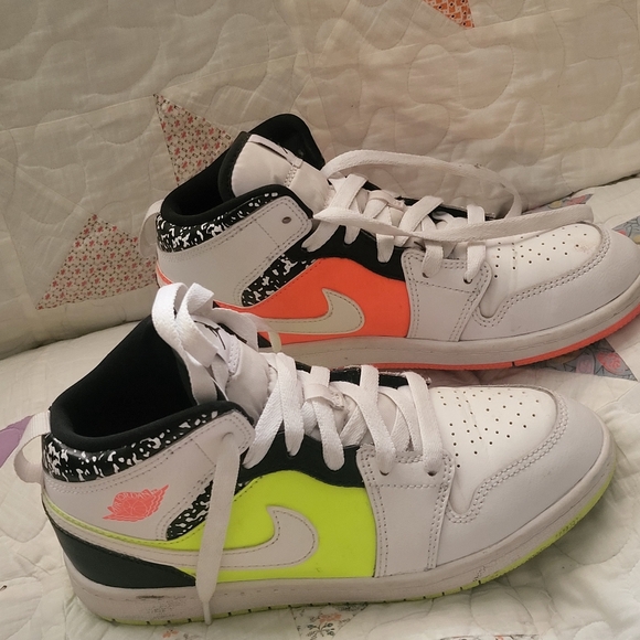 Shoes - Picture 2 of 6